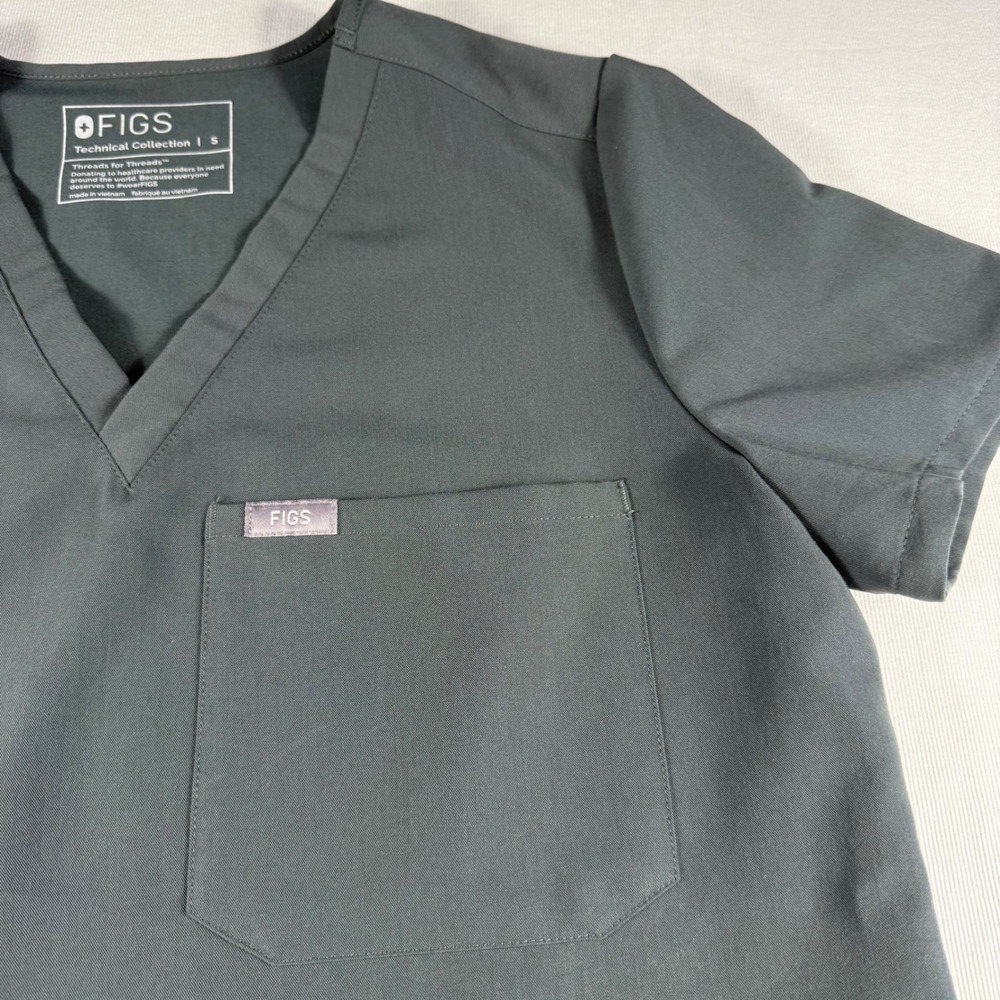 FIGS Tech Collection Catarina Scrub Top‎ Size S V-Neck Short Sleeve Gray
